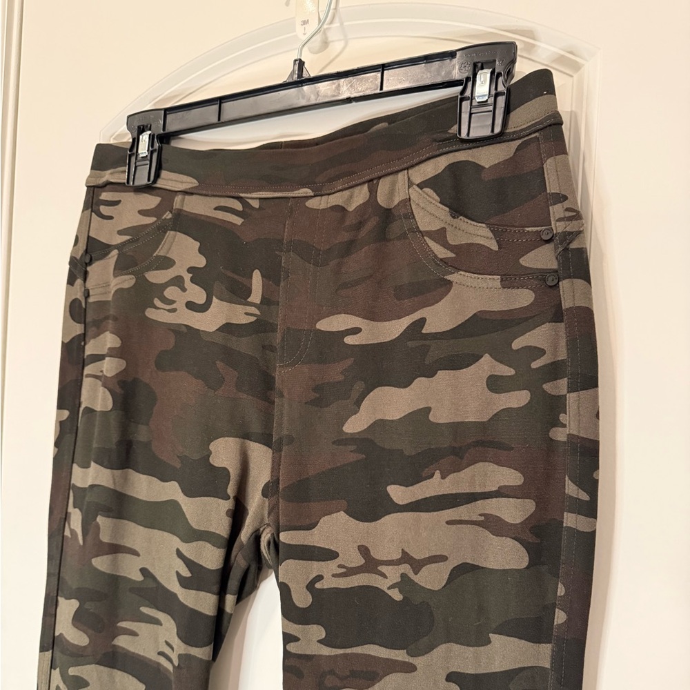 SANCTUARY | L | x Anthropologie Grease Olive Camo Stretch Leggings - Picture 4 of 13
